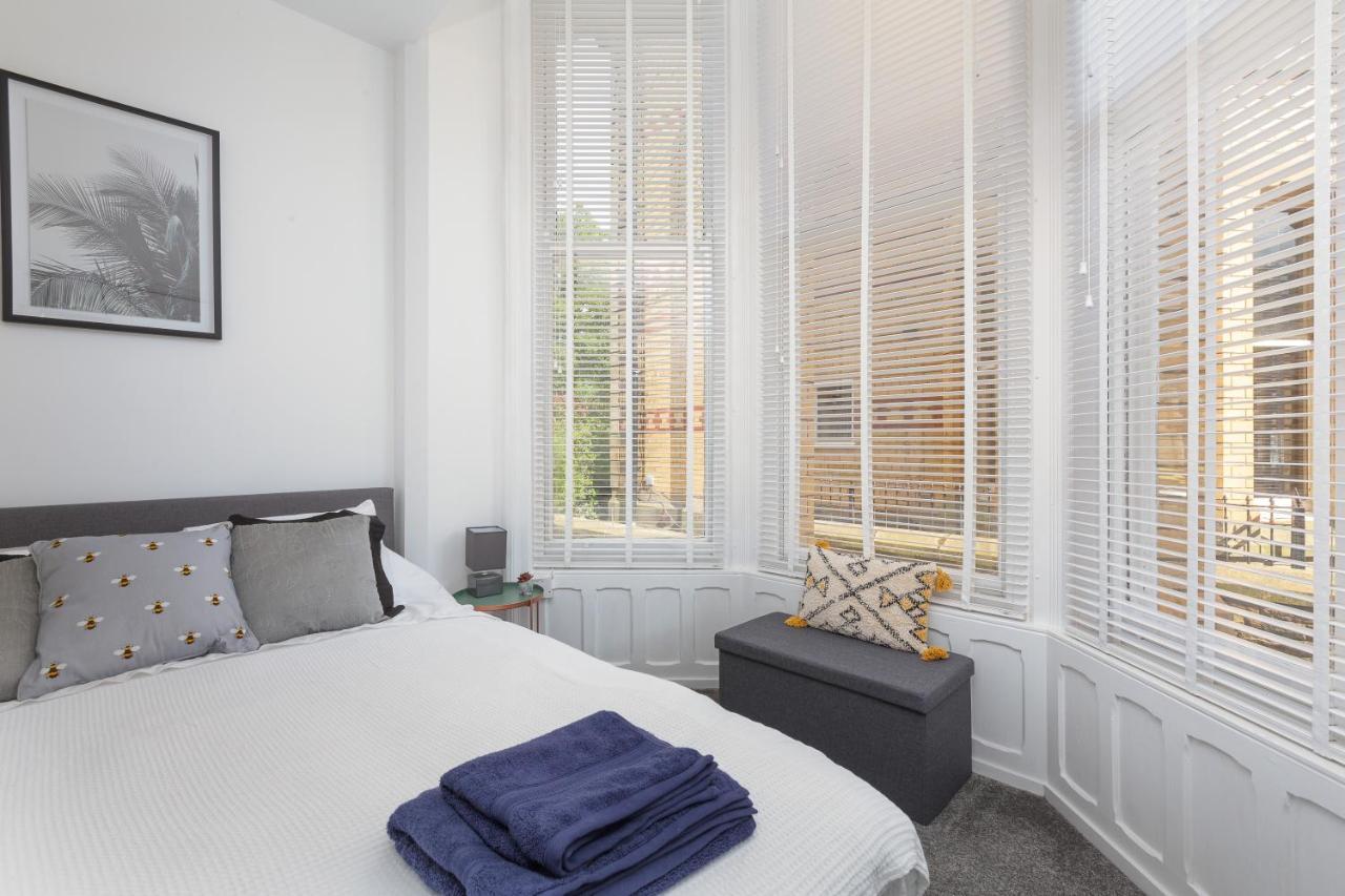 Charles Alexander Short Stay - Clifton Drive Beach Retreat Литам Сент Аннс Екстериор снимка
